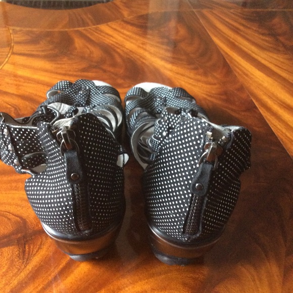 Shoes - Picture 2 of 8